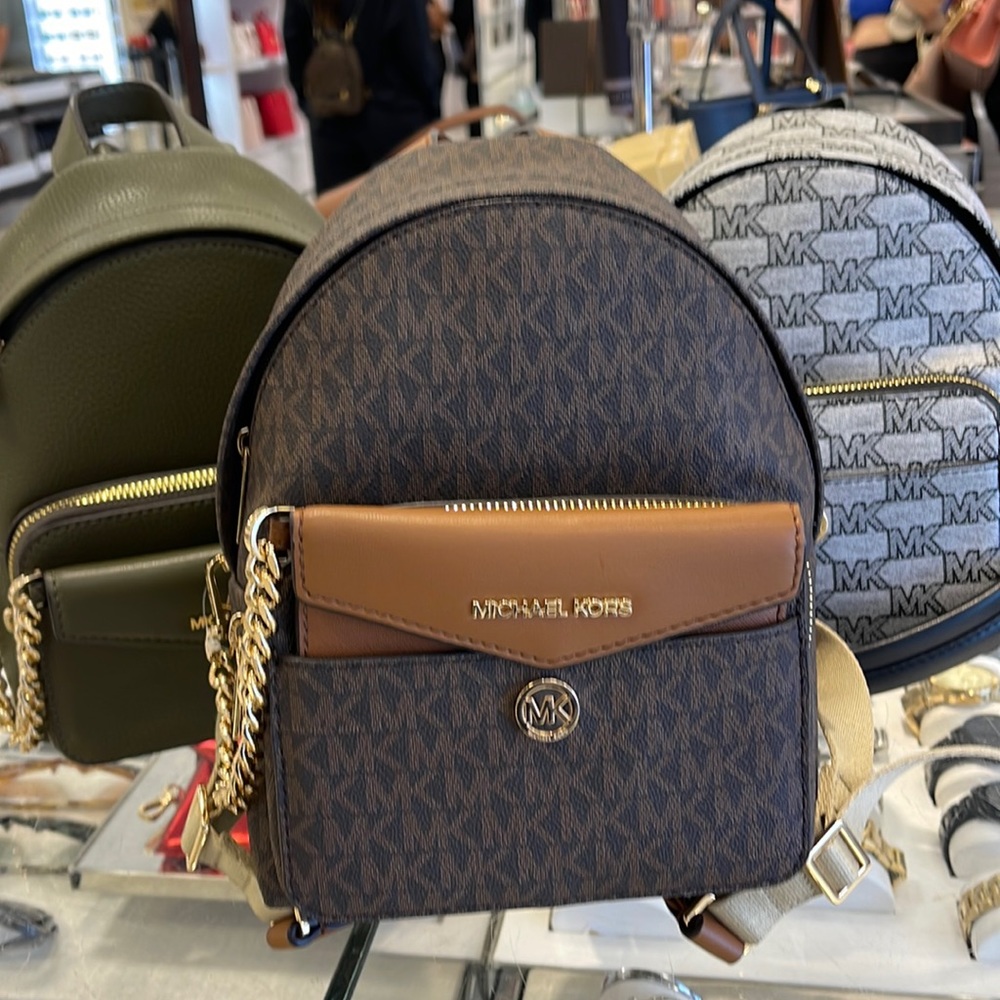 MICHAEL KORS
Maisie Extra-Small Logo 2-in-1 Backpack
Brown
NWT - Picture 1 of 16
